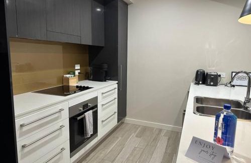 Griffith Apartment | Modern Griffith Apartment