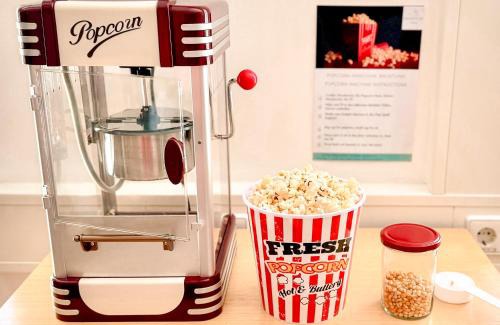 Lenzkirch Apartment | Modern & Groß, Heimkino mit Popcorn, Parken, nah am See, ideal für Familien