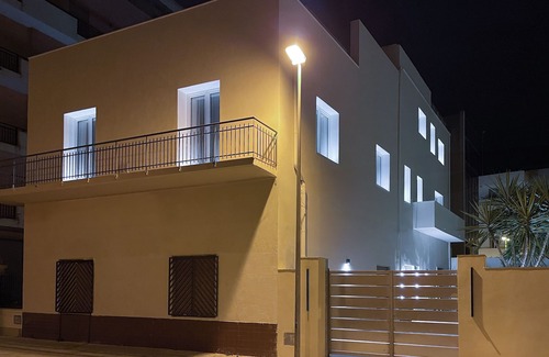 Marsala House | Modern guesthouse in Marsala, near historic center and port for the Egadi Islands.