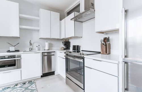 H Street Corridor Apartment | Modern H Street 1BR w/W/D, nr Bars & Restaurants, by Blueground