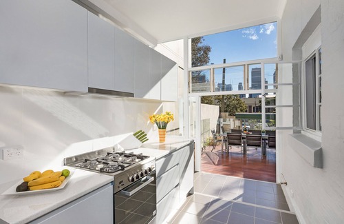 Darlinghurst House | ❤Modern Heritage Terrace. City View. Parking. 2 BR