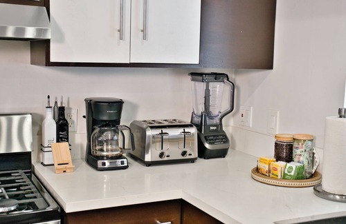 Hawthorne House | Modern Hideaway & 420 Friendly Patio - Near LAX, Beach + SoFi