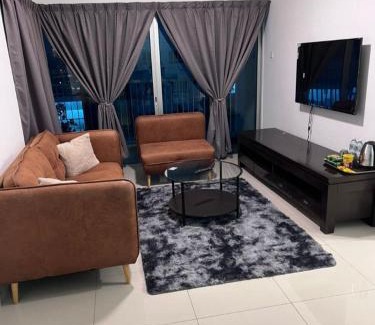 Salak South Apartment | Modern High-Floor 2BR Retreat 9km to KL City Centre