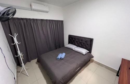 Salak South Apartment | Modern High-Floor 2BR Retreat 9km to KL City Centre