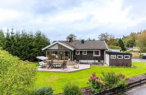 Viskafors House | Modern house close to nature and city center