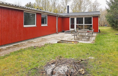Sillerslev House | Modern Holiday Home in Øster Assels with Terrace