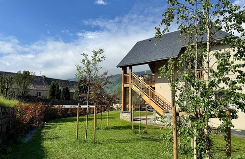 Peyragudes House | Modern Home for 8 with WiFi, Garage, Near Loudenvielle Ski, Bike, Hike