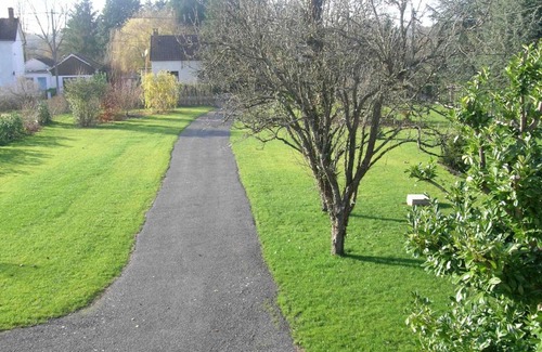 Urcay Cottage | Modern Home near River & Forest – Fireplace, Large Garden, Pet-Friendly, WiFi