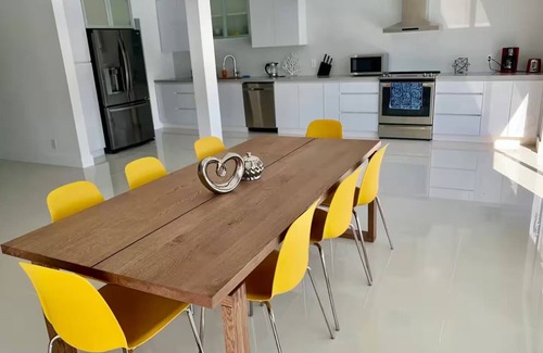 Hollywood Lakes House | Modern Home w/Heated Pool & BBQ | Hollywood Beach