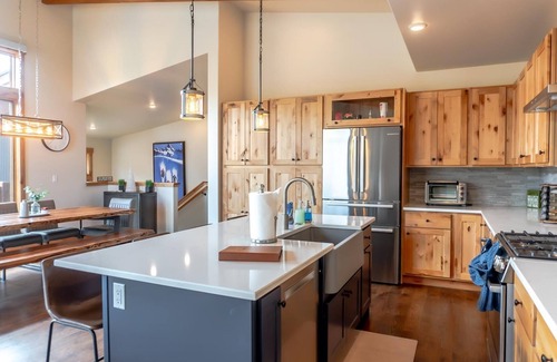 Silverthorne House | Modern Home with Pool, Gym, Hot Tubs