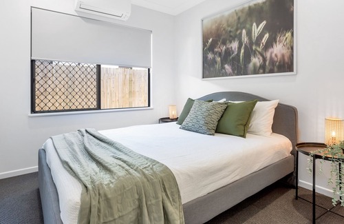 Trinity Beach House | Modern Home with Private Spa and Fenced Garden
