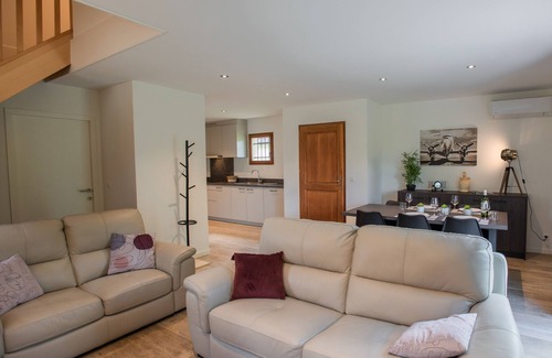 Lacapelle-Marival House | Modern house on holiday park with swimming pool