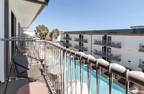 Inglewood House | Modern Inglewood Retreat | Room with Balcony | Near Hollywood Park