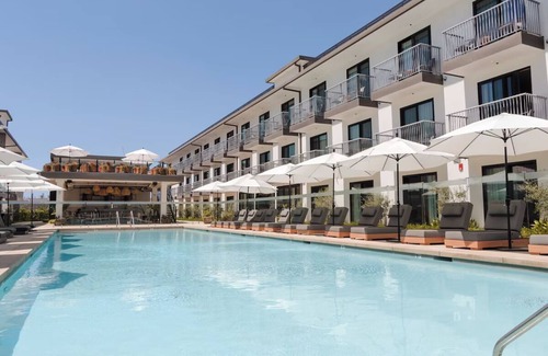 Inglewood House | Modern Inglewood Retreat | Room with Balcony | Near Hollywood Park