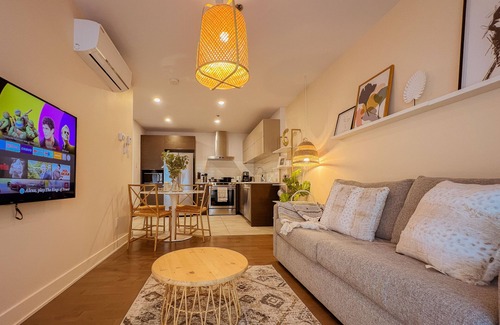 Monkland Village Condo | Modern King Suite with WiFi- Gym -Terrace - Parking- Close to Downtown & Airport
