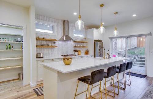 North Rose Hill House | Modern Kirkland Home with Private Yard and Fire Pit!