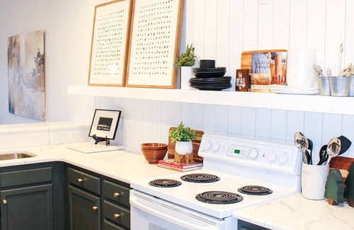 Huddleston Condo | Modern Lake Front Condo | Renovated Professionally | Amenities