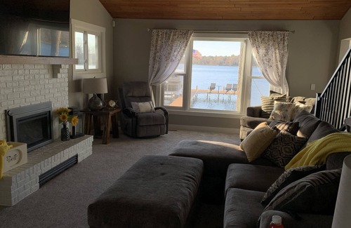 Brainerd House | Modern Lake Home Sleeps 10 - Waterfront Property on quiet private lake