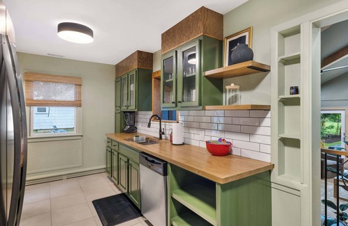 Linden House | Modern Lakehouse Hot Tub & Barrel Sauna