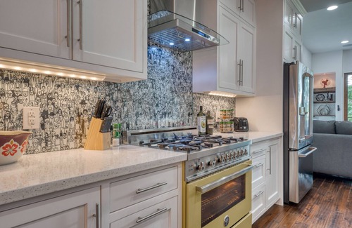 Southtown House | Modern Lavaca Group Rental