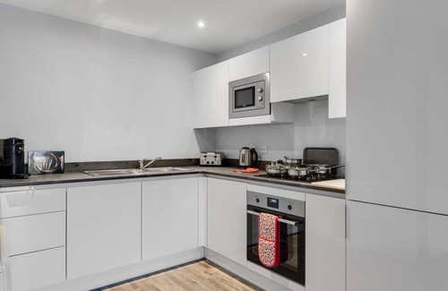 Bordesley Apartment | Modern & Light 2 Bed Flat in Central Birmingham