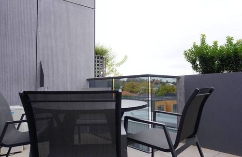 Heidelberg Heights Apartment | Modern Living - 2BR 2Bath Stay