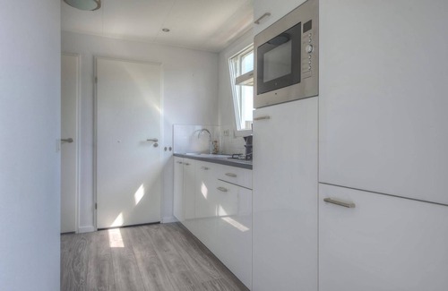 Municipality of Hellevoetsluis Ski Chalet | Modern lodge located 4.5 km. from Rockanje