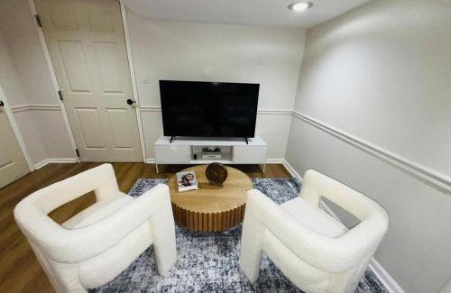 Weequahic Apartment | Modern loft 9 min from EWR