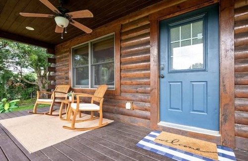 Geneva Cabin | Modern log cabin between the beach and Disney