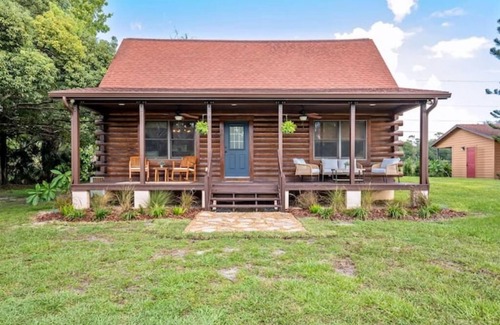 Geneva Cabin | Modern log cabin between the beach and Disney