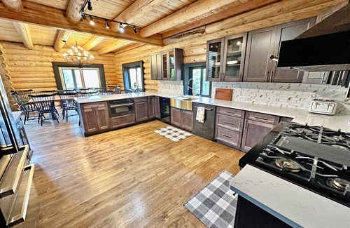 Conway House | Modern Log Home on the Kancamagus, Sleeps 18