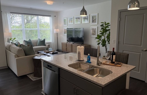 Tuttle West Apartment | Modern Long Stay 2BR | Walk-In Shower | No Steps