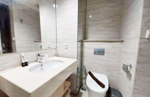 Catur Tunggal Apartment | Modern Look 1BR at Uttara The Icon Apartment By Travelio