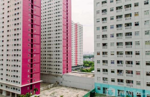 Rawasari Apartment | Modern Look 2BR Green Pramuka City Apartment near Mall By Travelio