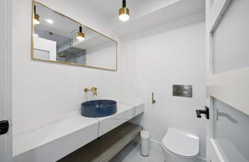 Whitby Apartment | Modern Lower 2BR - Near Restaurants, River, Parks! Whitby