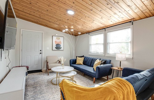 Lake Forest House | Modern Luxe home w/Gameroom and Electric Fireplace