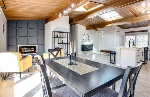 Lake Forest House | Modern Luxe home w/Gameroom and Electric Fireplace