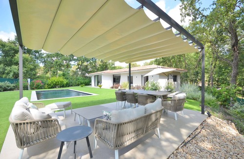 Le Collet Villa | Modern Luxury Retreat - Côte d'Azur Villages
