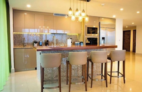 Puerto Juarez House | Modern Luxurious 3-Bedroom Oceanfront Suite