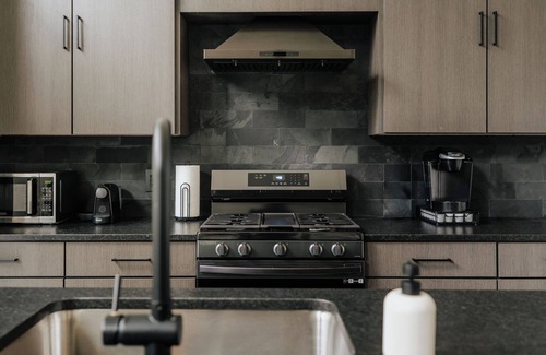 Tannersville House | Modern Luxury 2-bedroom house in peaceful Haines Falls with AC, WiFi, Large TVs