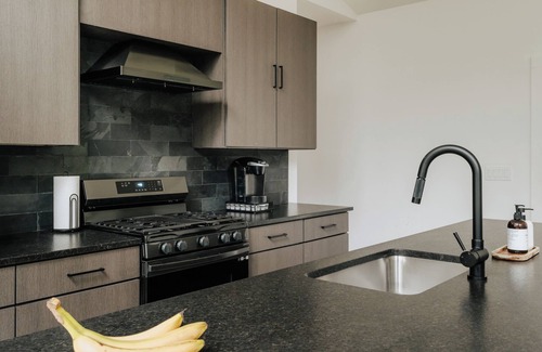 Tannersville House | Modern Luxury 2-bedroom house in peaceful Haines Falls with AC, WiFi, Large TVs