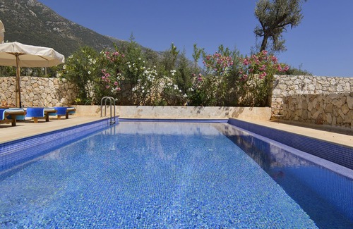 Kalkan Apartment | Modern Luxury 3 Bed Apartment with Private Pool, Garden & 10-Min Walk to Kalkan.