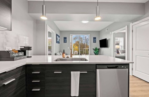 Old North Columbus Apartment | Modern Luxury in Columbus (Near Downtown & OSU)