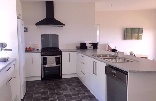 Kaeo House | Modern Luxury with Sea Views - Tauranga Bay