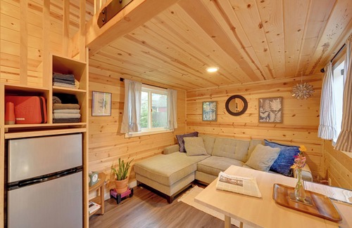 Lynnwood Apartment | Modern Lynnwood Tiny House: 16 Mi to Seattle!