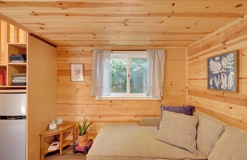 Lynnwood Apartment | Modern Lynnwood Tiny House: 16 Mi to Seattle!