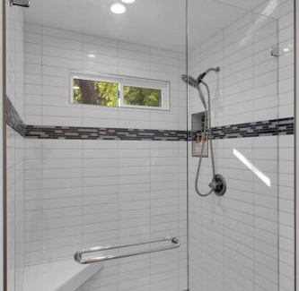 Blenman-Elm House | Modern Midtown Guesthouse