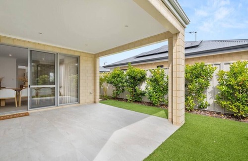 Willetton House | Modern Minimalistic Home 3BR