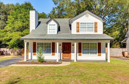 Saint Elmo House | Modern Mobile Home with Deck and Fully Fenced Yard!