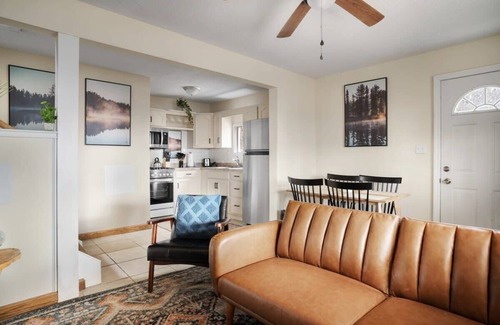 Ridgeway Cabin | Modern Mountain Cottage w Hot Tub, Fire Pit, WiFi